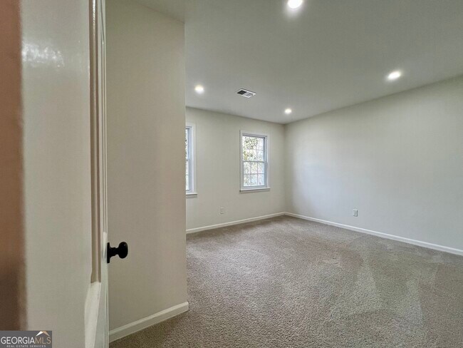 Building Photo - 2907 Clearbrook Dr