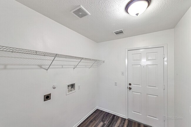 Building Photo - 19807 Byron Meadows Dr