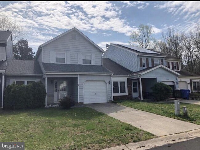 Building Photo - 18 Madison St