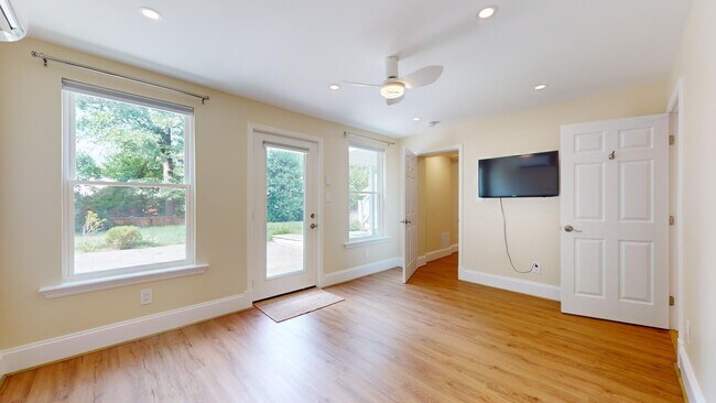 Building Photo - 4107 Aspen St