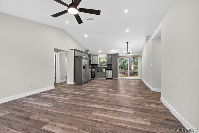 Building Photo - 618 Spruce St