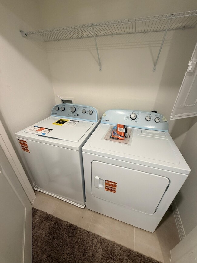 Building Photo - 2814 Raindrop Run St