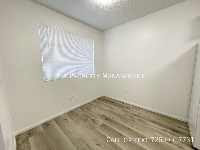 Building Photo - NEWLY UPGRADED 2BD 1BA CONDO * UPSTAIRS UN...