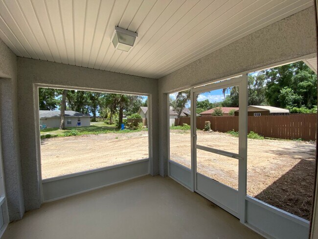 Building Photo - Desirable SE Ocala Neighborhood 3/2/2 **Won't Last**