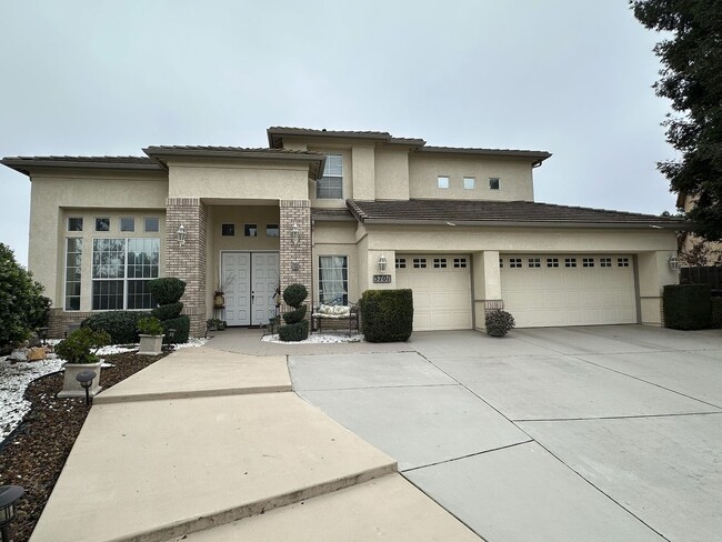 Building Photo - 5701 W Country Ave