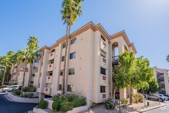 Building Photo - 32nd St & Camelback - Excellent Location