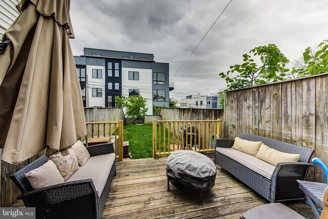 Building Photo - 1749 L St NE