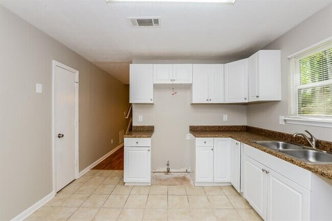 Building Photo - 5296 Kinsdale Ln