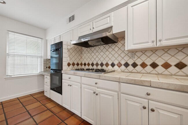 Building Photo - 5643 Piping Rock Ln