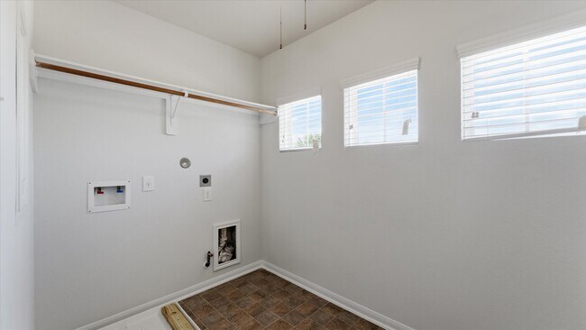 Building Photo - 9954 Knob Hollow Way