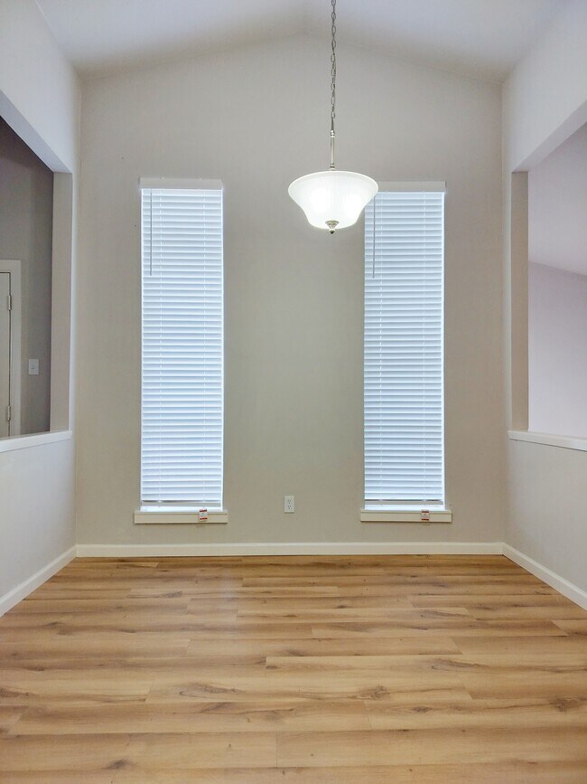 Building Photo - 1417 McCallum Dr