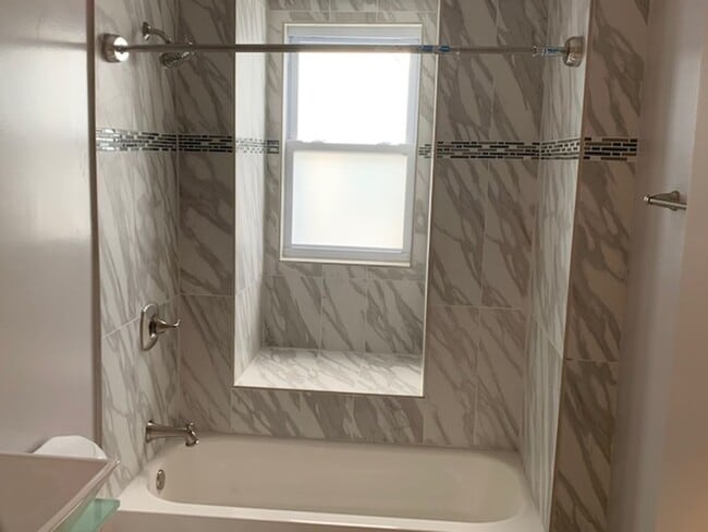 Building Photo - Charming Philadelphia Home in a Prime Location