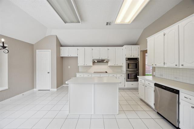 Building Photo - 5605 Belle Chasse Ln