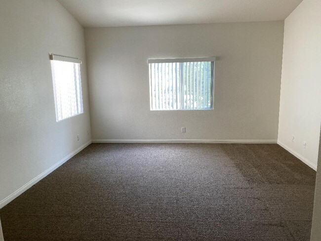 Building Photo - 857 Park Walk Ave