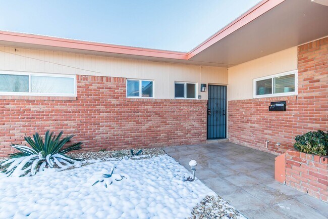 Building Photo - Furnished 3 bedroom, 2 bath home in Northeast El Paso!