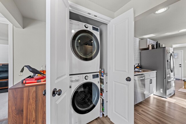 Building Photo - Gorgeous furnished 3 Bed bungalow in Berkeley!