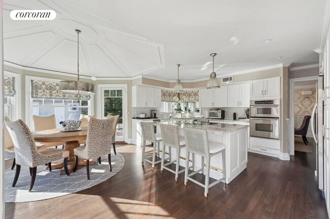 Building Photo - 3368 Noyack Rd