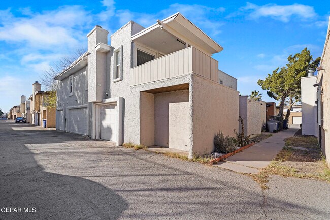 Building Photo - 10628 Springwood Dr