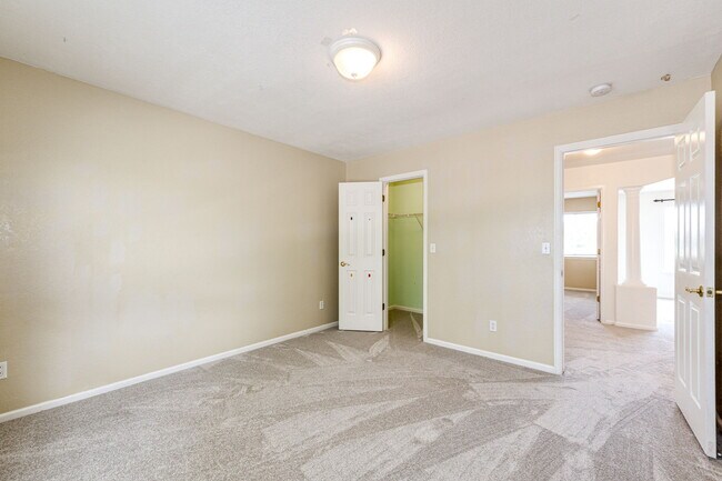 Building Photo - 9476 Morning Glory Way