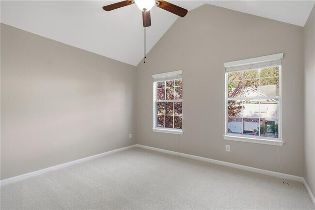 Building Photo - 326 Hidden Creek Ln