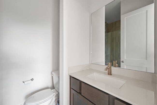 Building Photo - 1517 D Vermont St