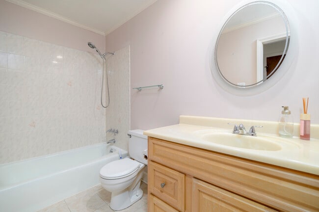 Building Photo - 185 Melba St