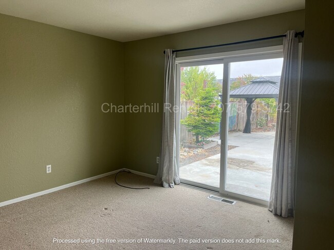 Building Photo - Lovely home on large lot down a private la...