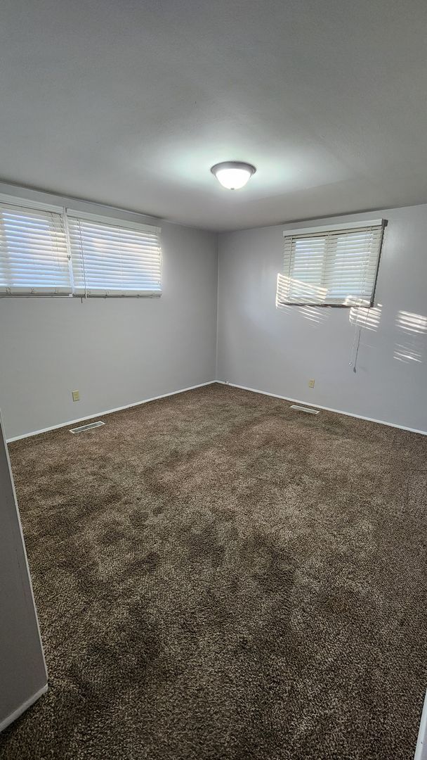 Building Photo - Big 3BR, 1BTH home with garage with much updated! Very nice!