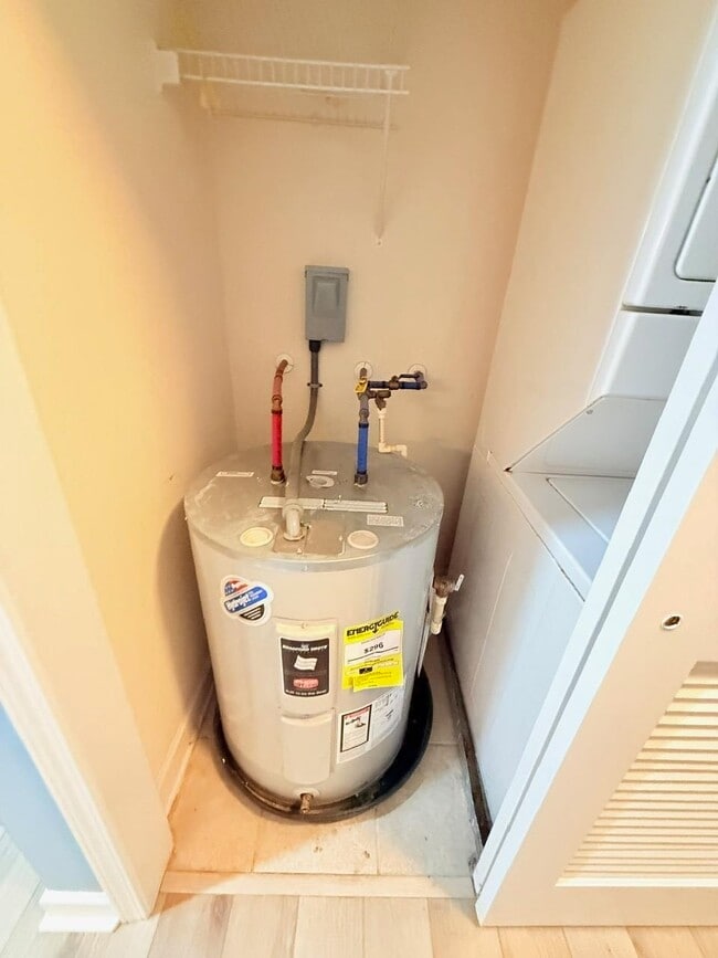 Building Photo - 330 Kiskadee Loop