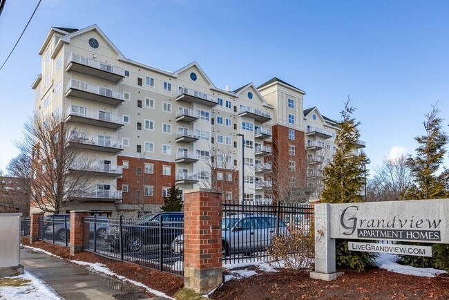 Building Photo - 527 Pawtucket Blvd
