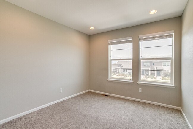 Building Photo - Spacious 4BR Townhome in Denver