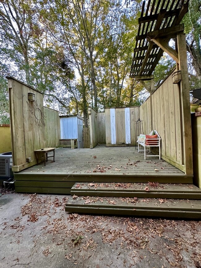 Building Photo - 7195 Clyve Rd