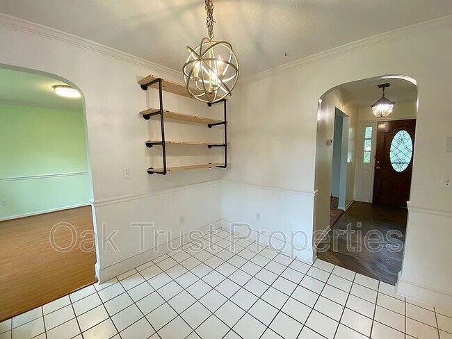 Building Photo - 1914 Capri Dr