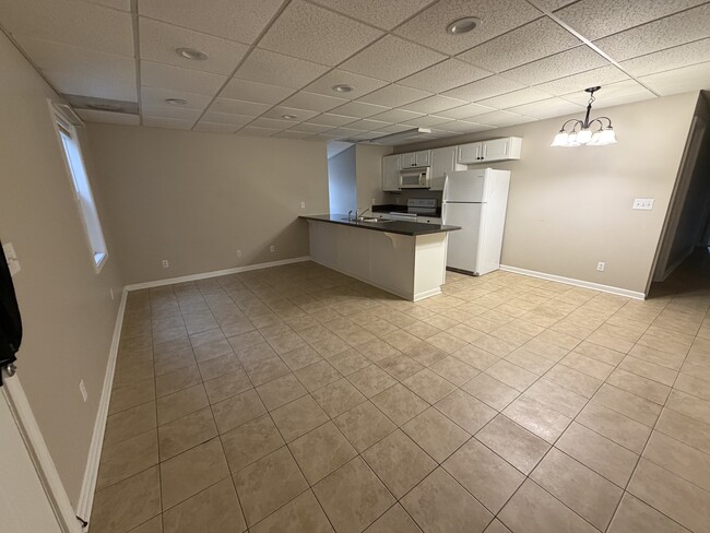 Building Photo - 721 Rockingham Rd