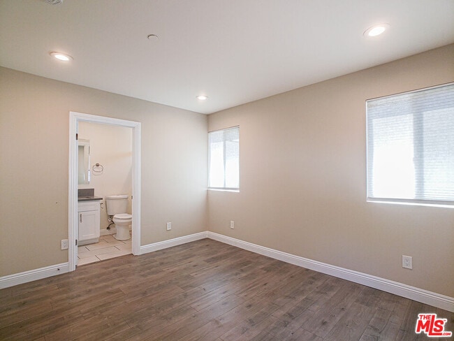 Building Photo - 965 N Wilton Pl