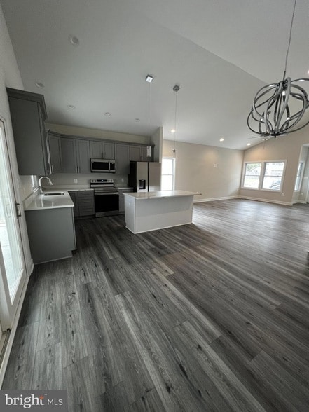 Building Photo - 38 Meadow View Ln