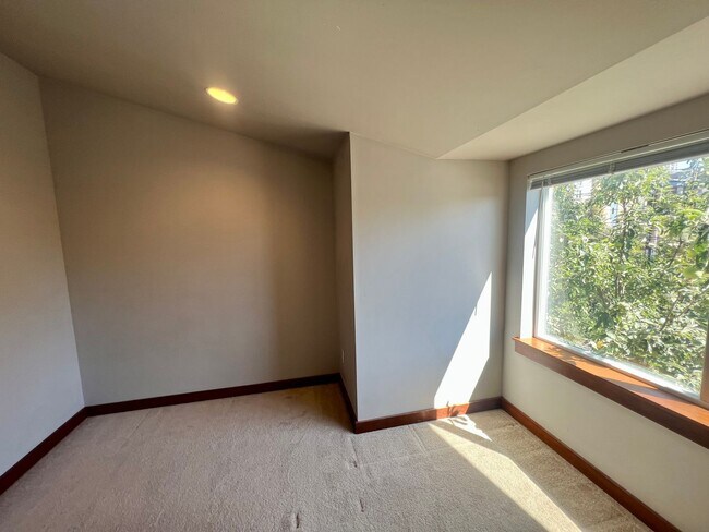 Building Photo - 4015 7th Ave NE