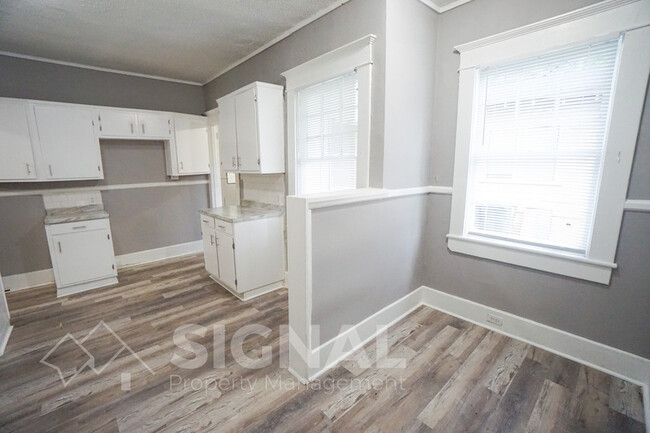 Building Photo - 7126 1st Ave S
