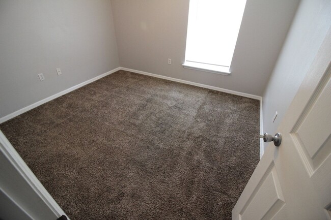 Building Photo - 3940 Stonefield Dr