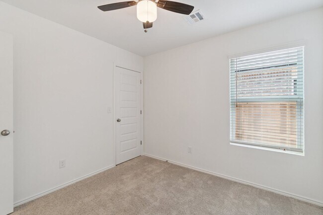 Building Photo - Edmond Rental