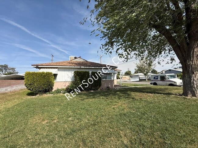 Building Photo - 1149 W Ave H-11