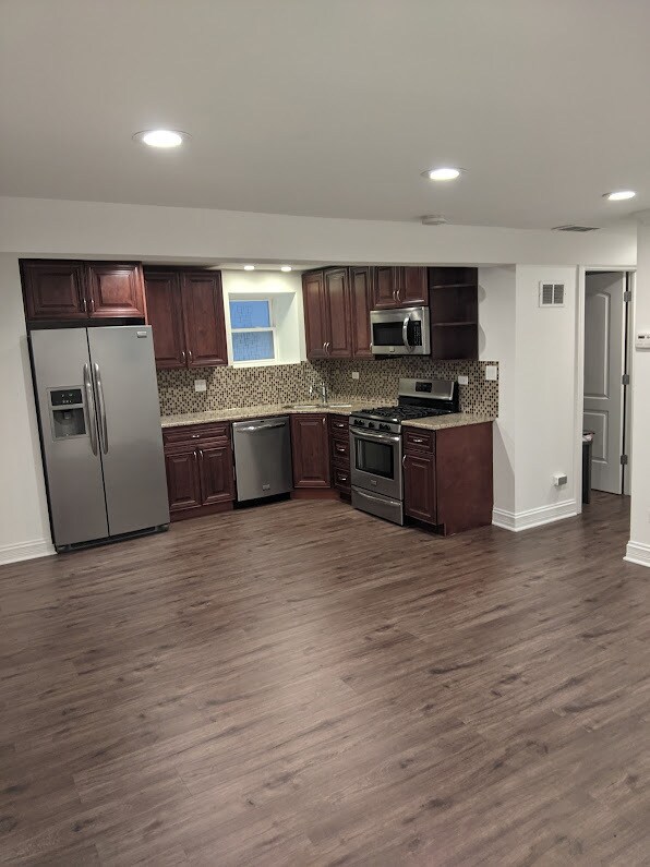 Building Photo - 3345 W Cullom Ave