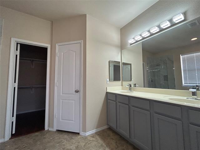 Building Photo - 4853 Gloucester Dr