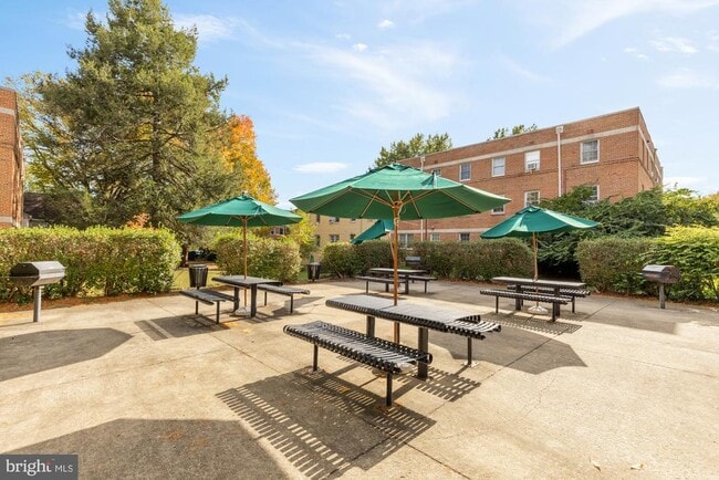 Building Photo - 2208 Colston Dr
