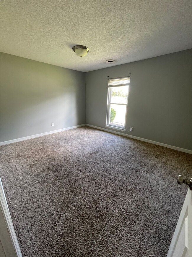 Building Photo - 104 Timber Ln