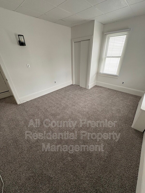 Building Photo - 723 Sampson Ave