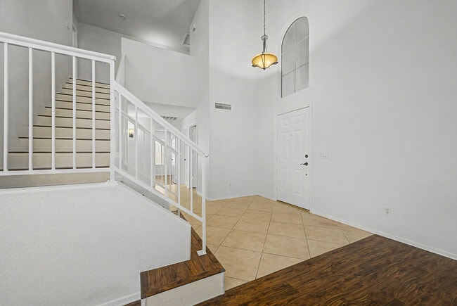 Building Photo - 1513 W Lark Dr