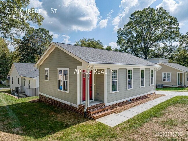 Building Photo - 913 Iredell St