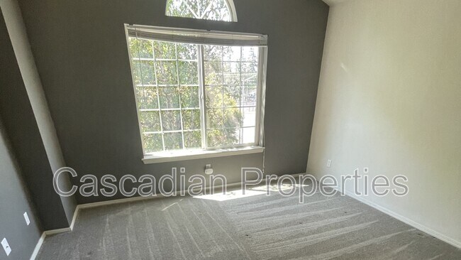 Building Photo - 6170 SE Lake Rd