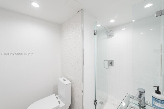 Building Photo - 251 Galen Dr